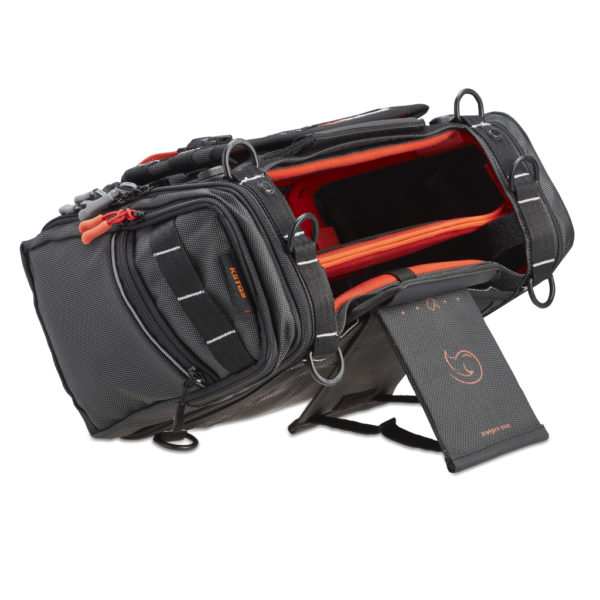 K-Tek KSTGSX Stingray Small-X, Orange interiorDesigned to work with Sound Devices 833, 888 (also SD 633 & 744t, Zaxcom Maxx, Zoom F4 & F8 and similar sized mixer recorders) that work with multiple accessories. (Stingray Orange) – Bild 3